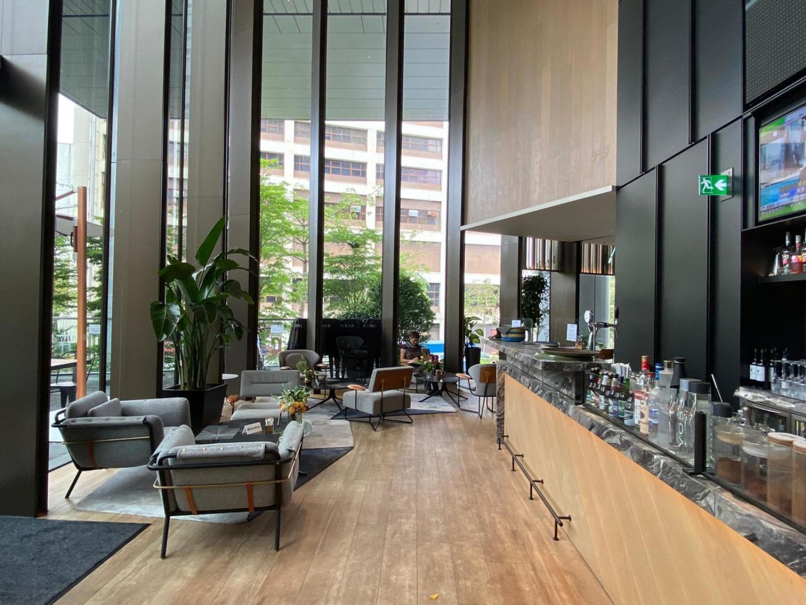 Alva Hotel By Royal Hong Kong Exterior photo The lounge at the airport