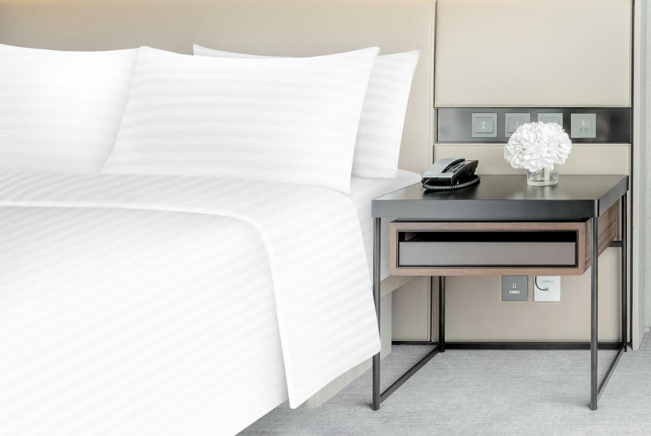 Alva Hotel By Royal Hong Kong Exterior photo A bedside table
